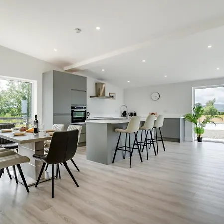 3 Bed In Tomnahealy Little Oc-t32392 *